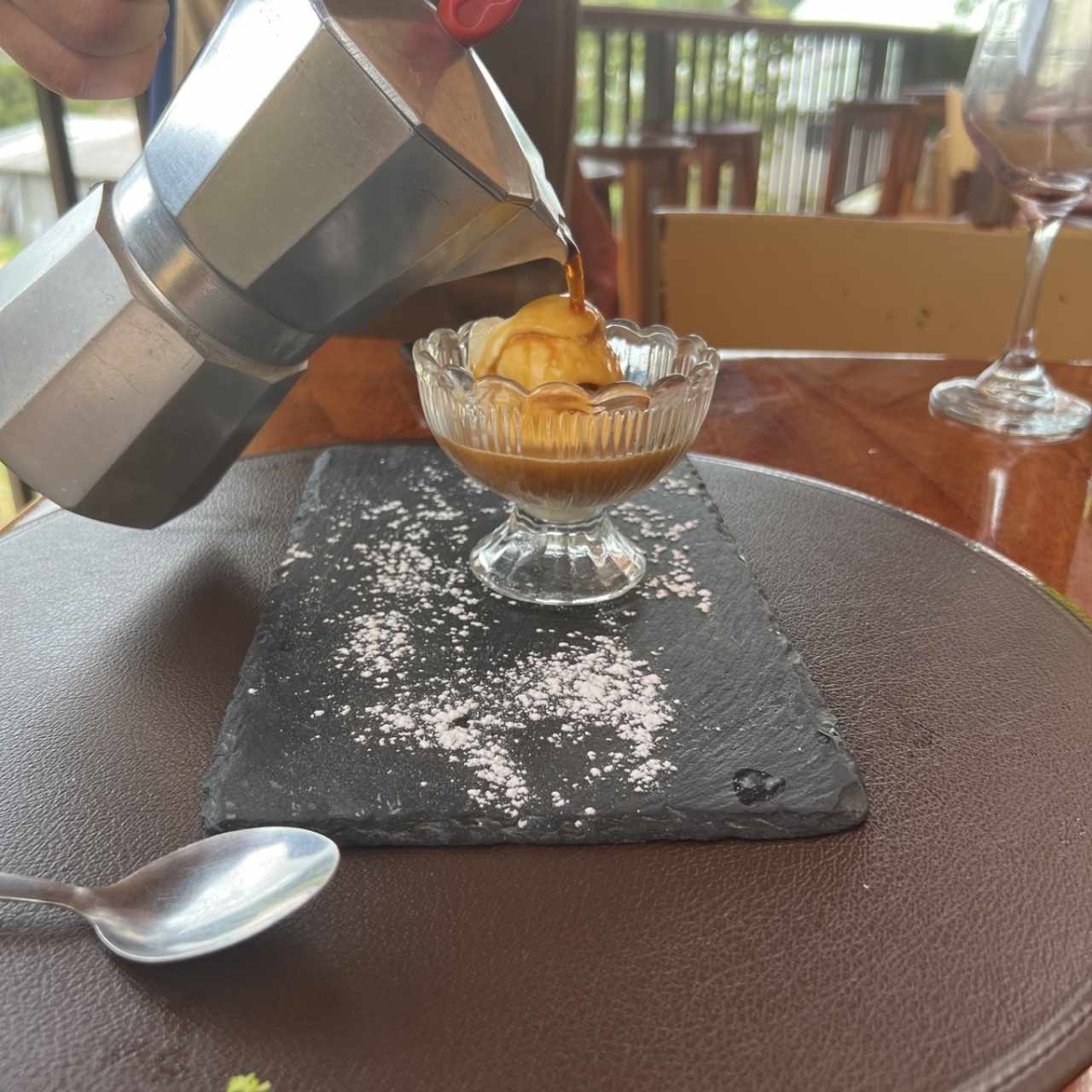 Affogata con Espresso Caliente