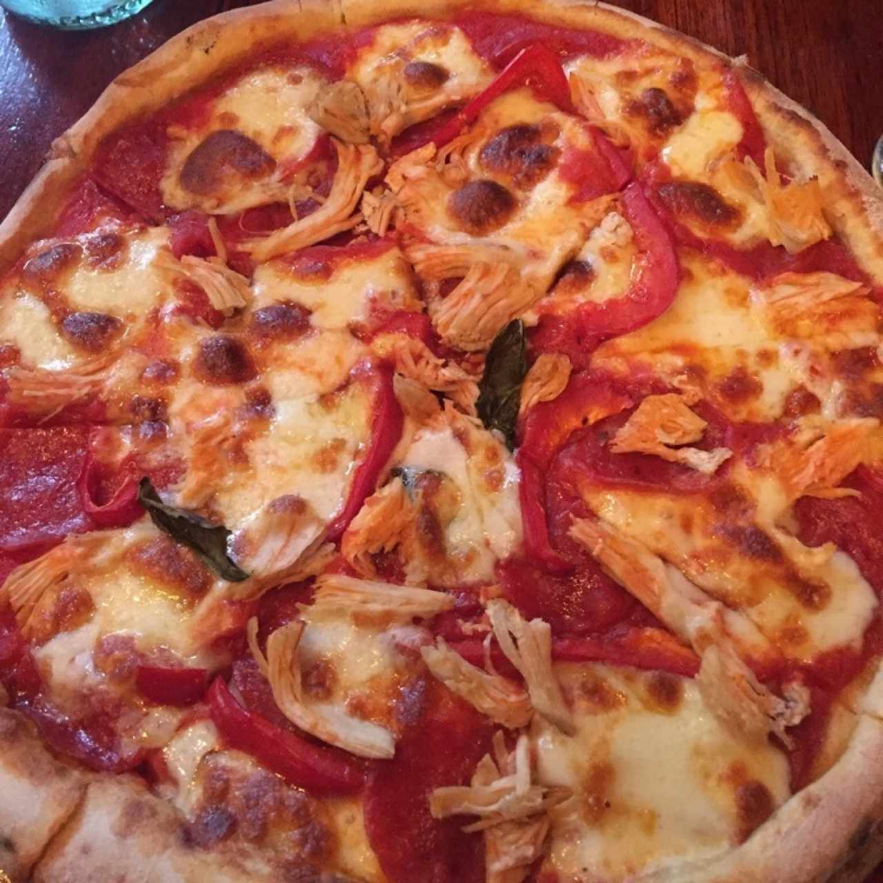 pizza de pollo y pepperoni