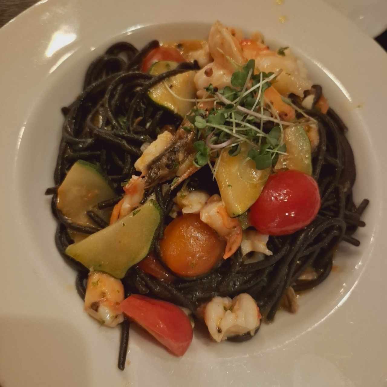 Spaghetti Marisco Mixto,Tomates Cherrys aderezos de vino Blanco
