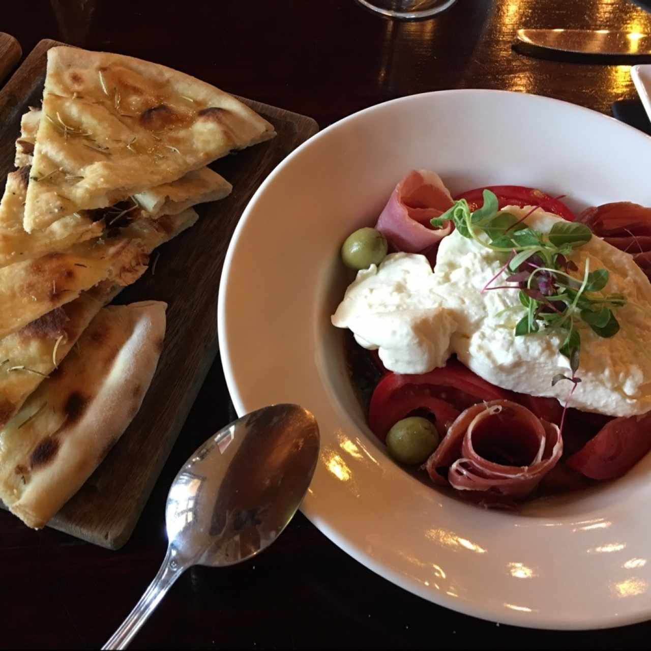 burrata con pan de pizza