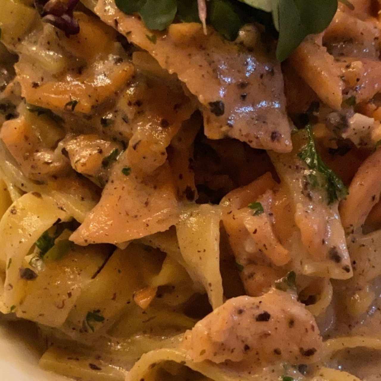 tagliatelle con salmon y trufa