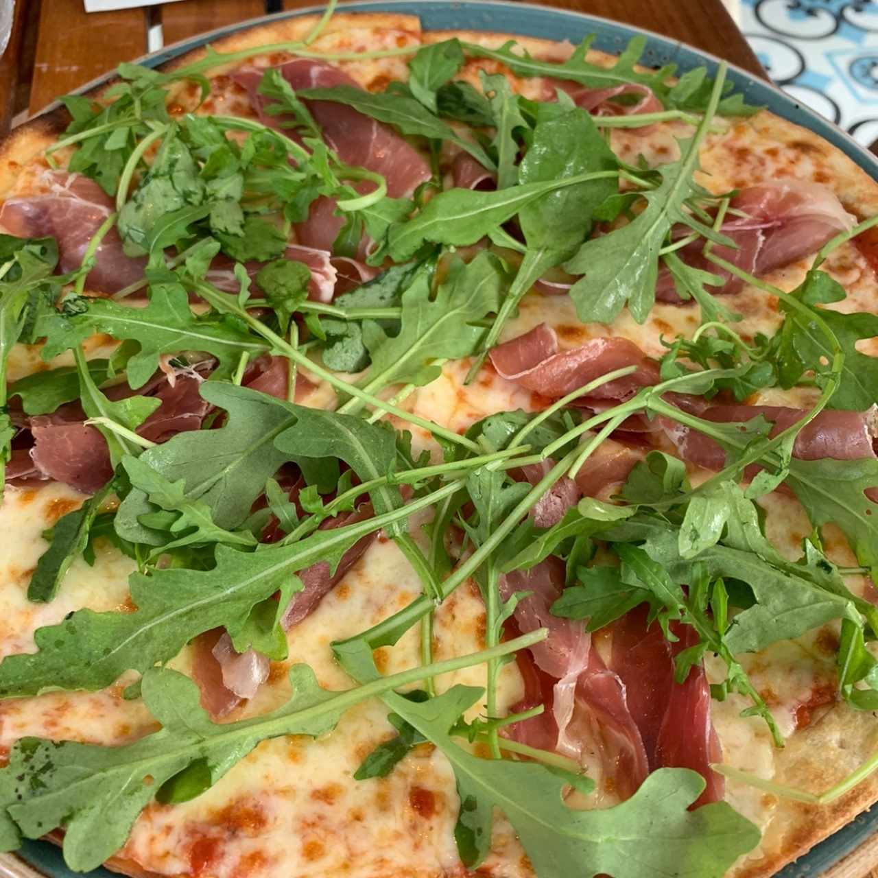 pizza de prosciutto y arugula