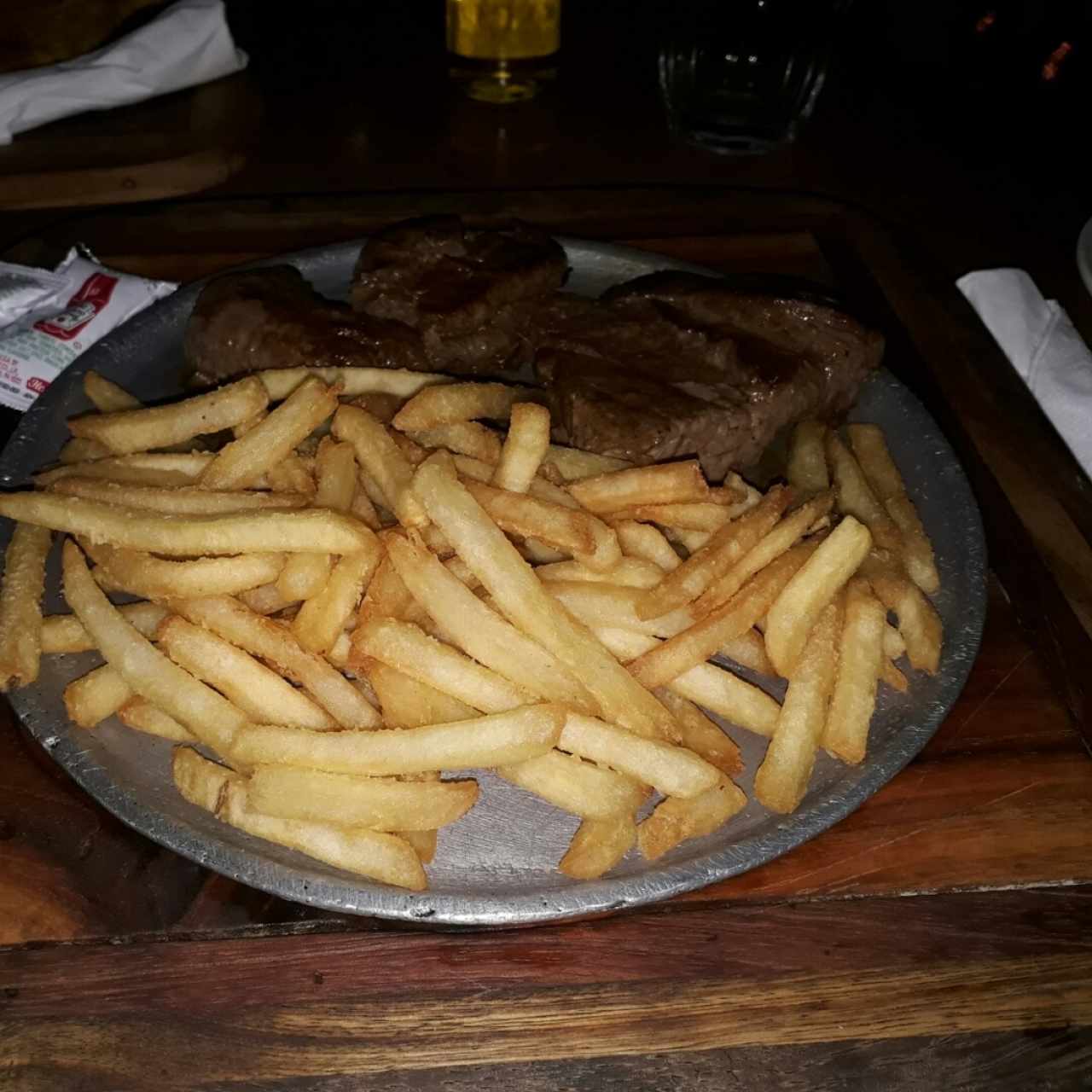 filete a la plancha con papas fritas 