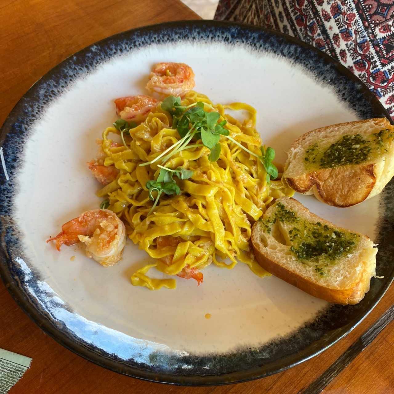 Linguini con camarones 