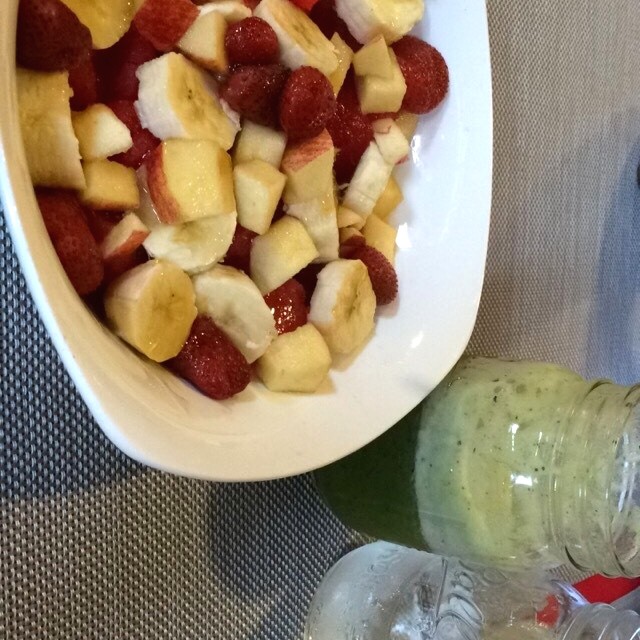 Ensalada de frutas + Limonada de Hierbagood