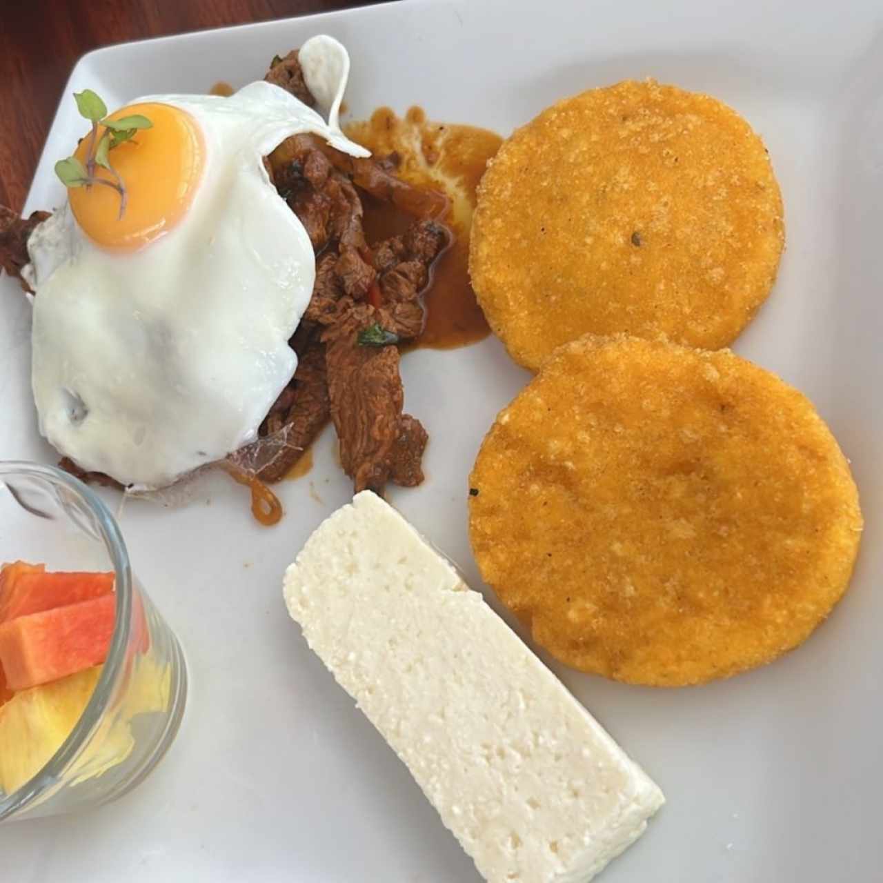 bistec a caballo con tortillas