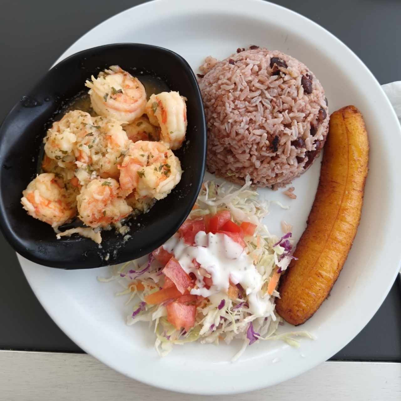 Camarones al ajillo con arroz con coco