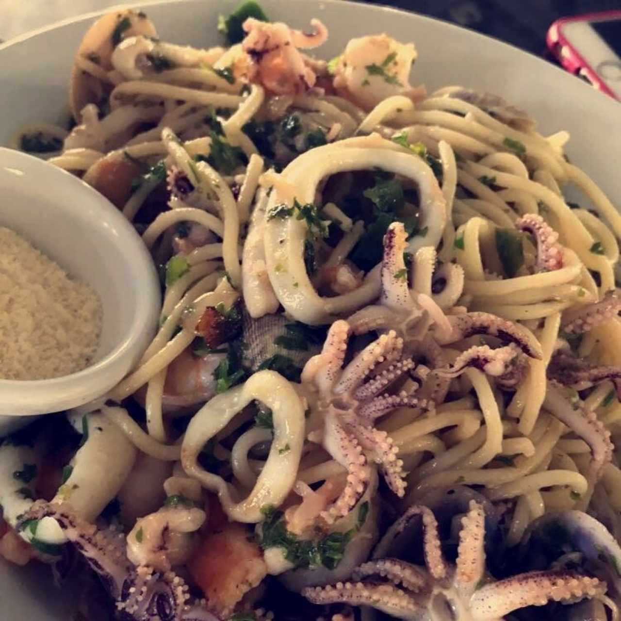 Pasta con mariscos mixtos