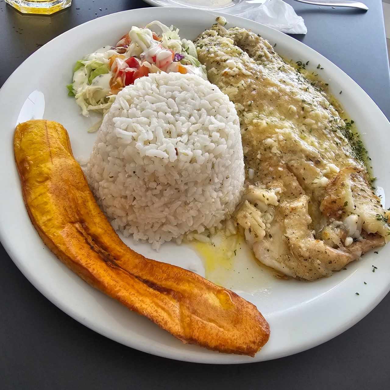 FILETE DE PESCADO AL AJILLO