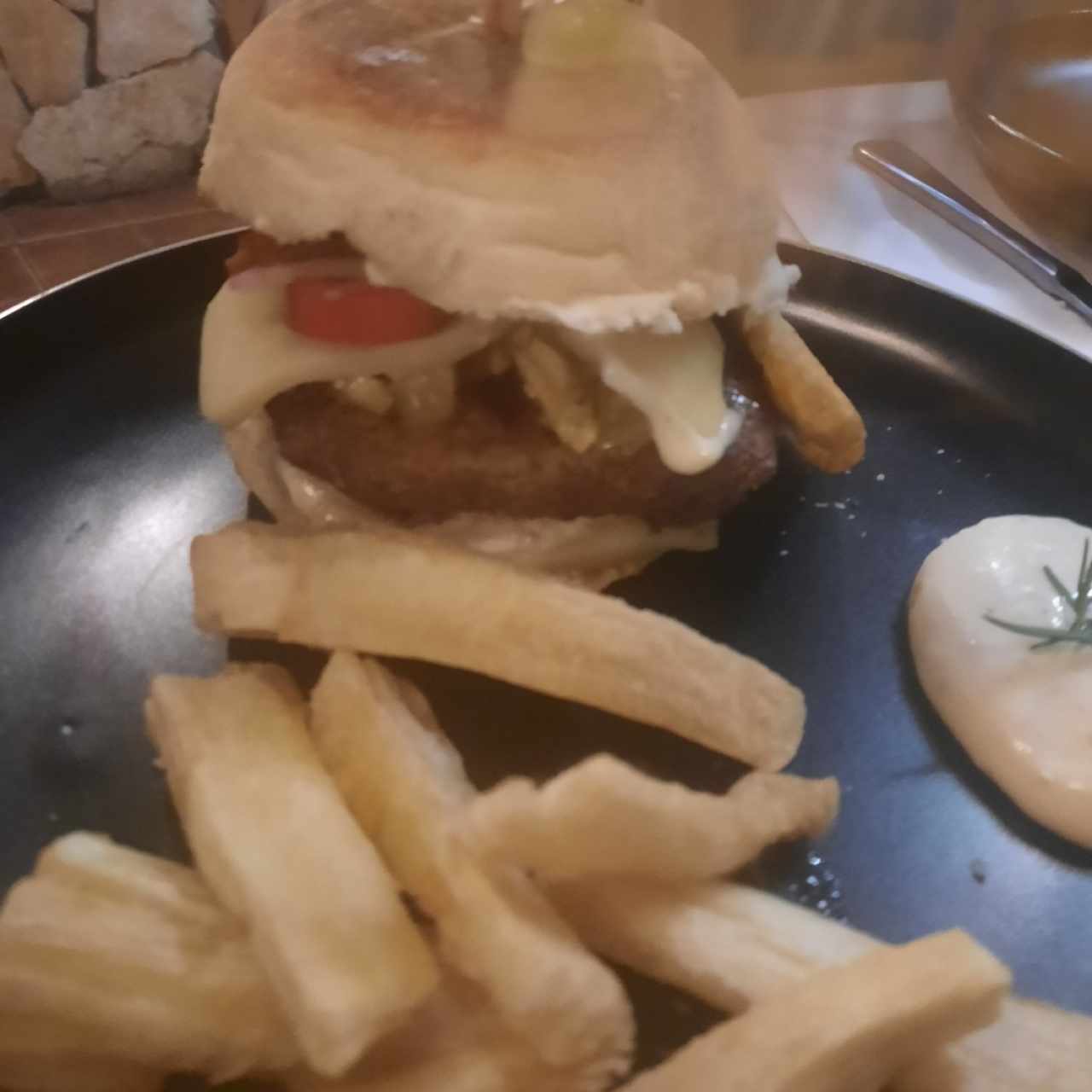 hamburguesa 1911 con yuca