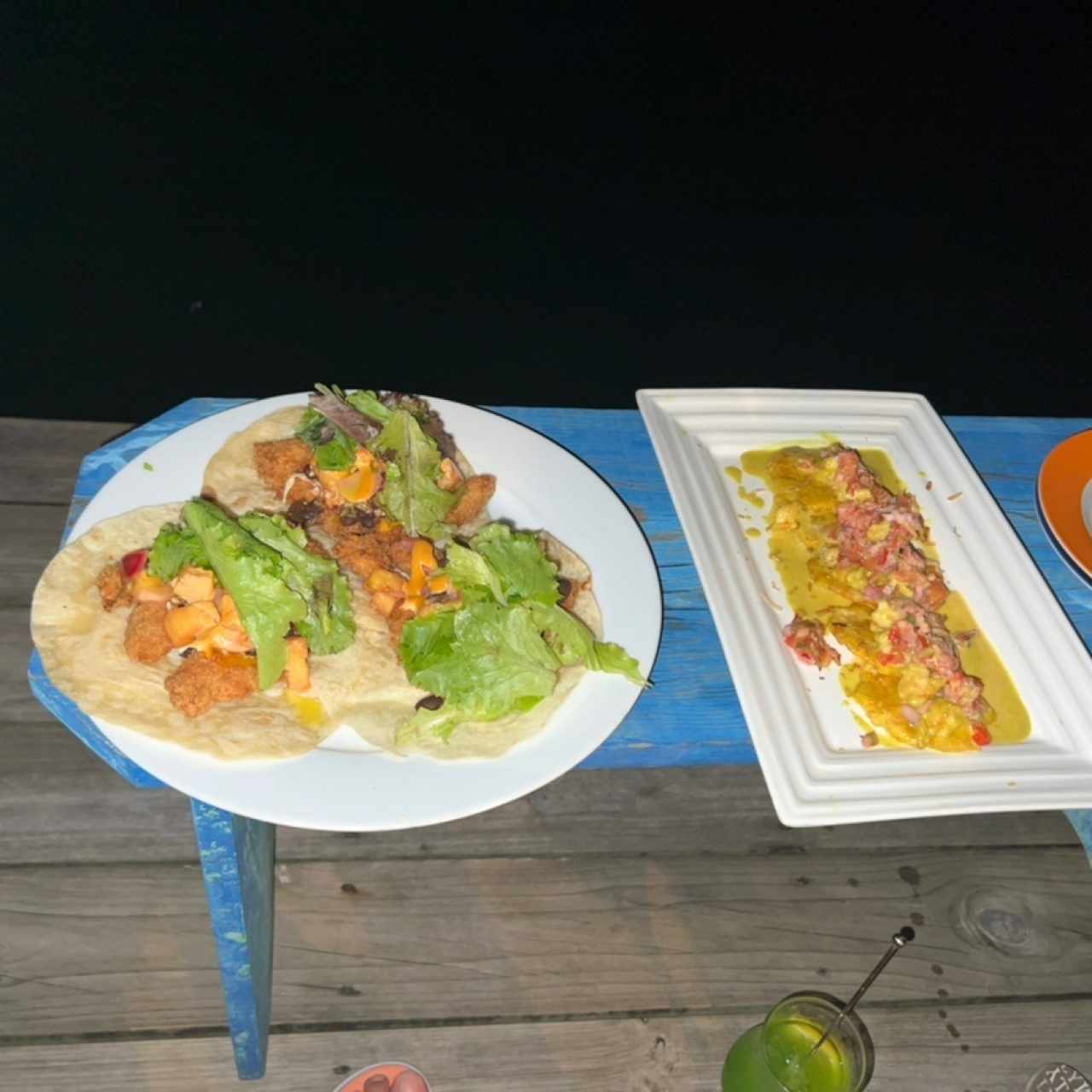 Tacos de pescado y patacón pisao con camarones 