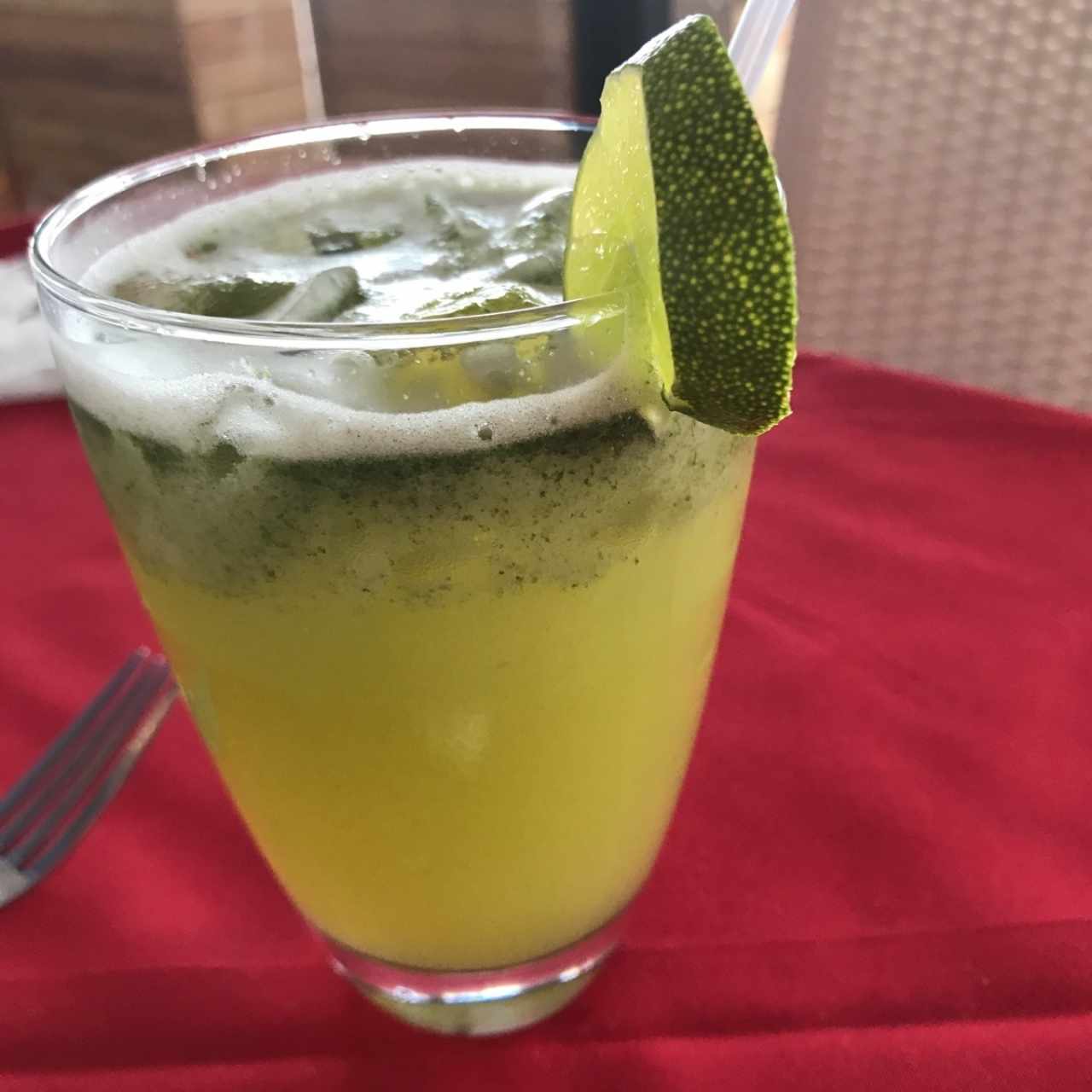 limonada con hierba buena