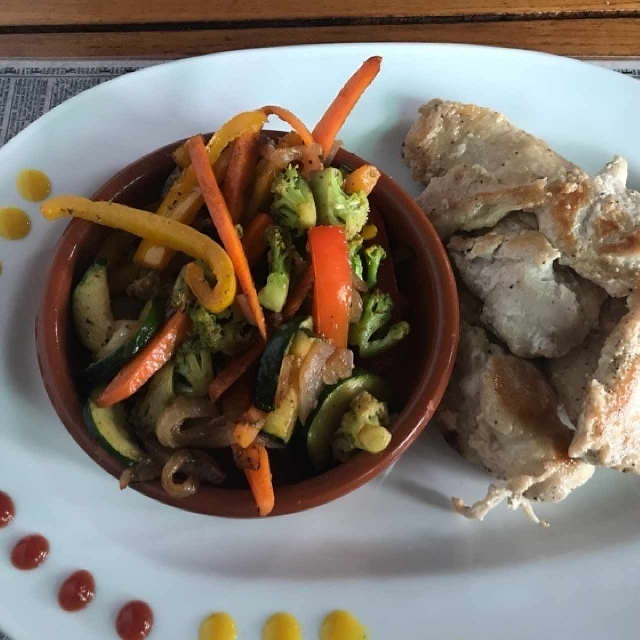 pollo a la plancha con vegetales salteados 