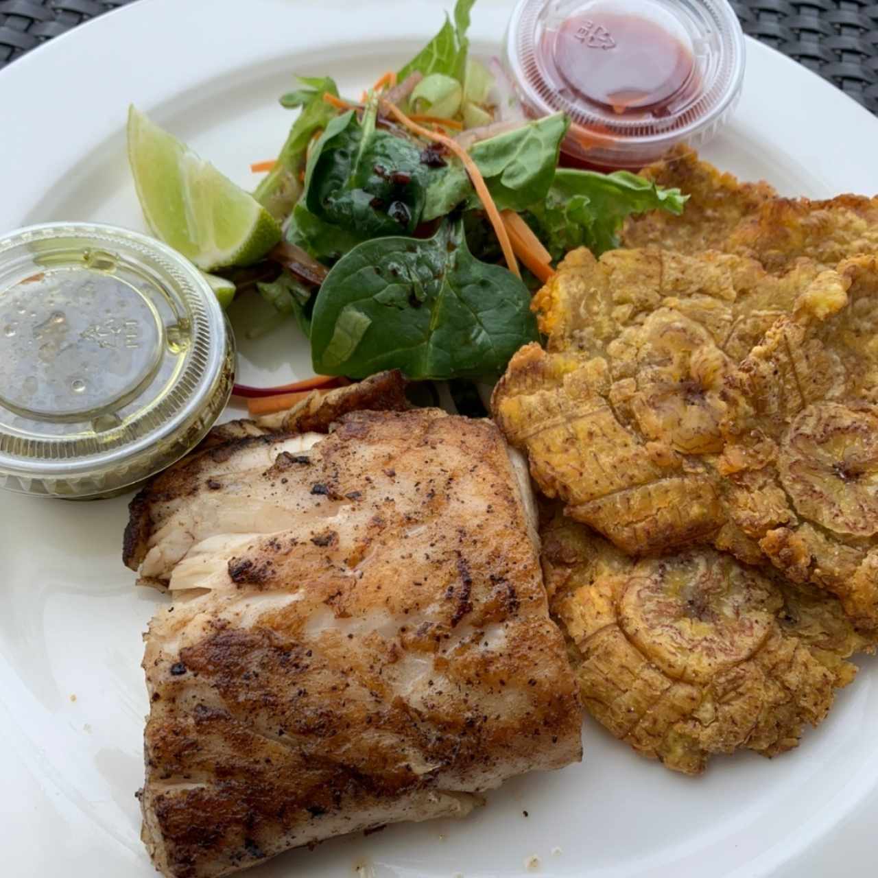 Filete de Corvina con patacones