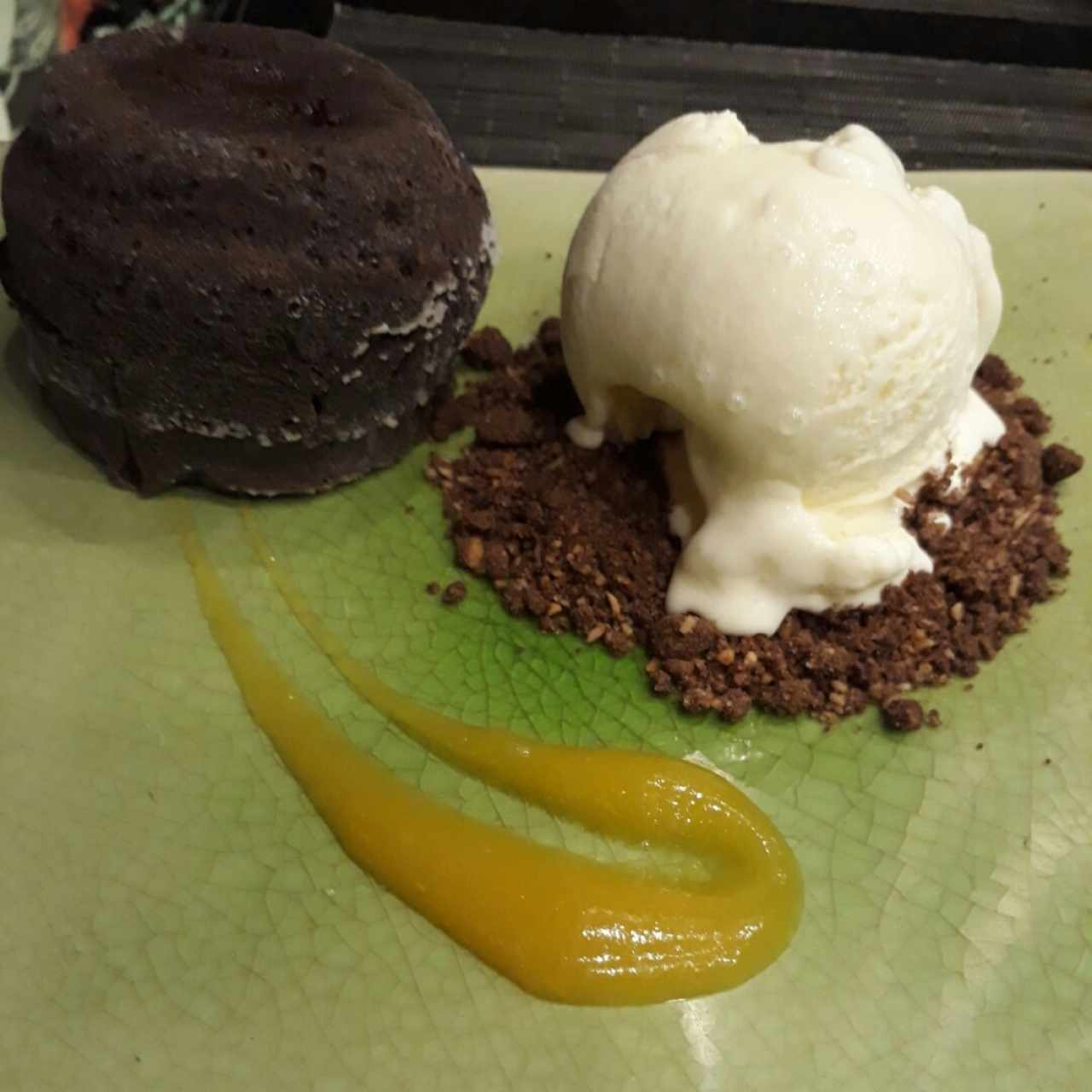 Postre volcán de chocolate