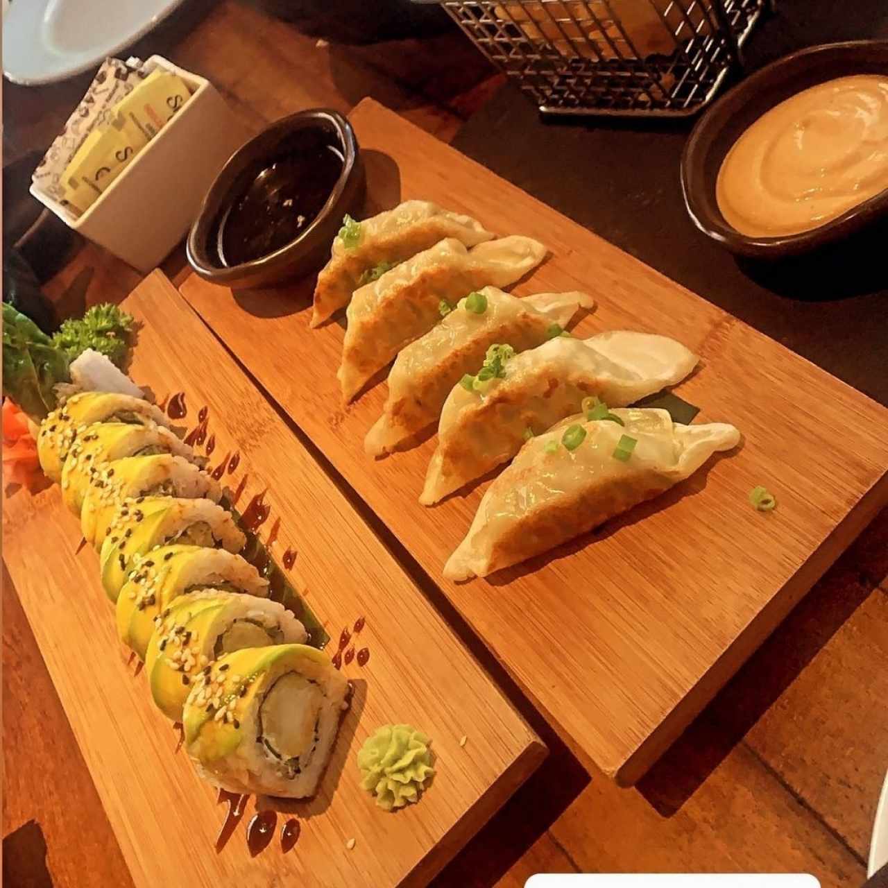 Rolls, gyōza 