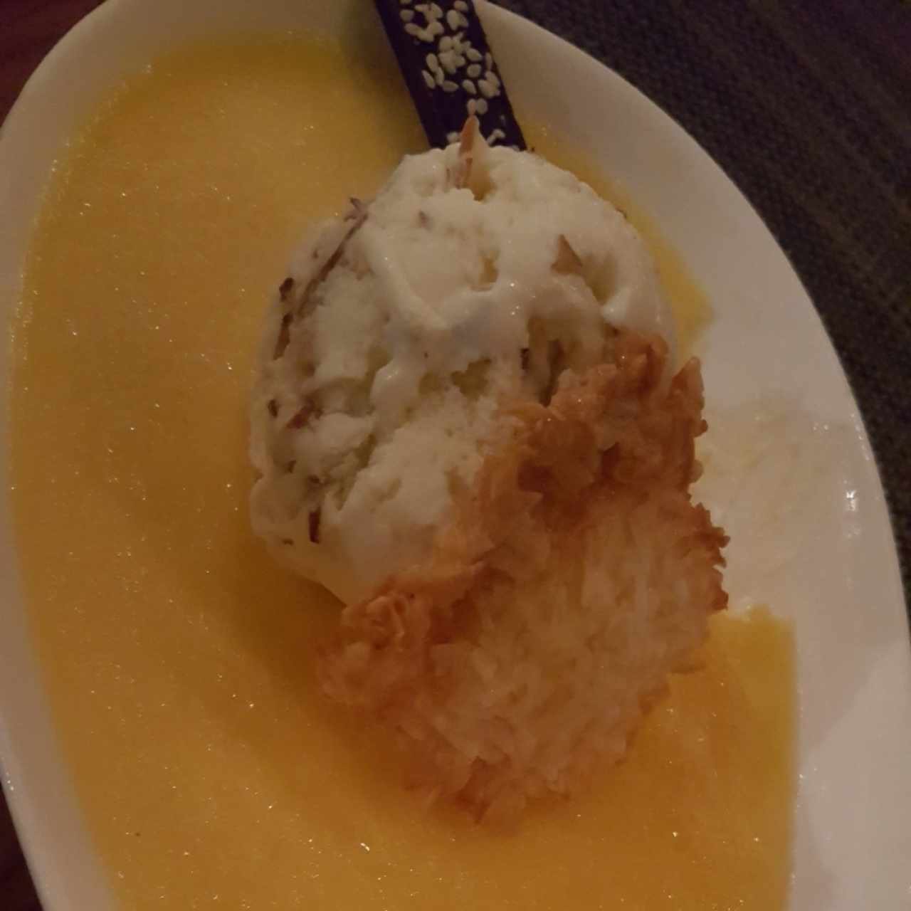 Flan de vainilla con helado con cardamomo 