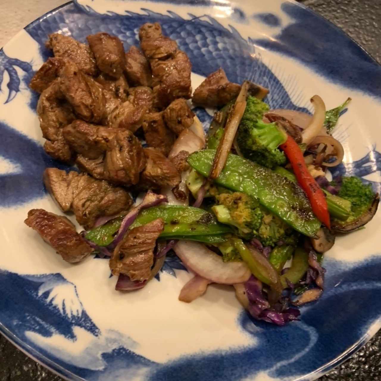 Carne lomo con vegetales (Teppanyaki)