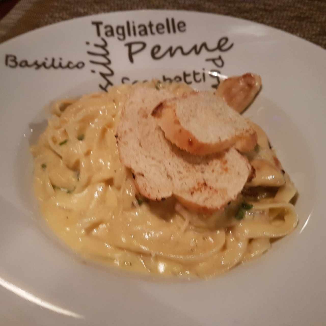 Fetuccini de pollo