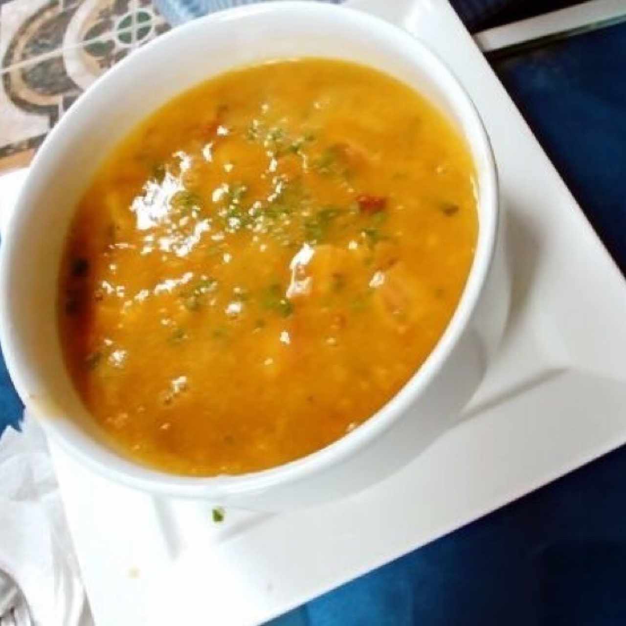 sopa con frutos del mar