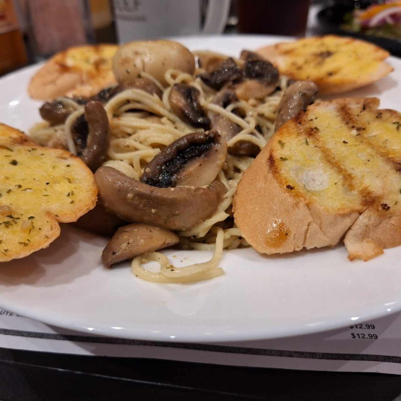 Spaghetti al óleo y hongos 