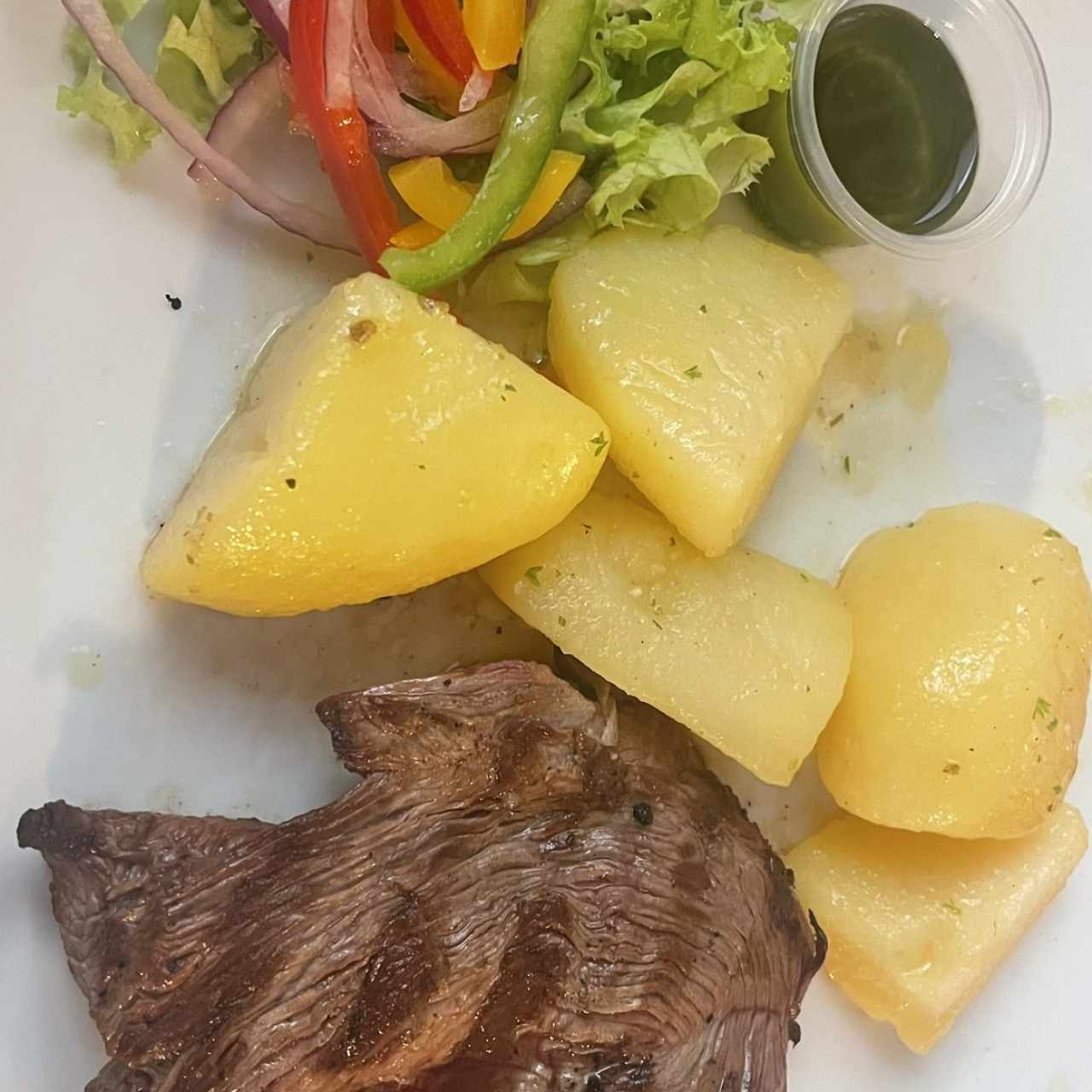 Filete de res con papa salteadas 