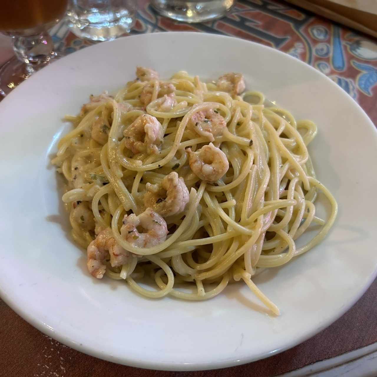 Spaguetties con camarones en salsa Alfredo 