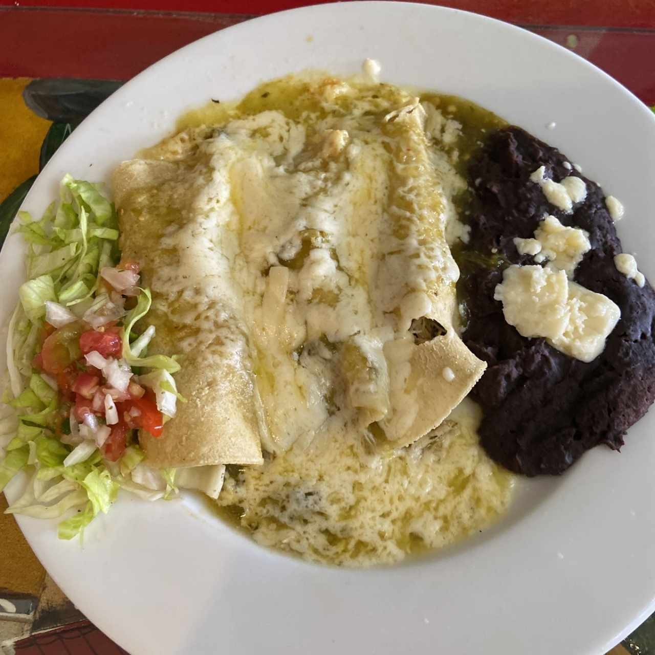 Enchiladas de pollo en salsa verde