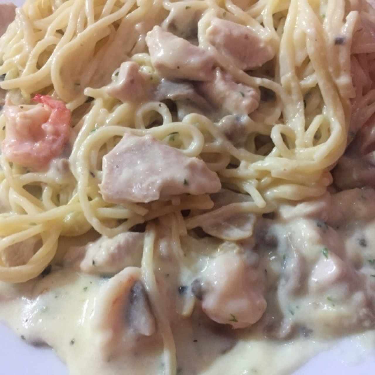 Macarrones con Lamgostinos y Pollo