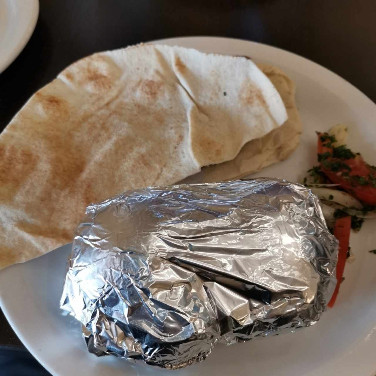 papas asada con Pan Pita y cordero