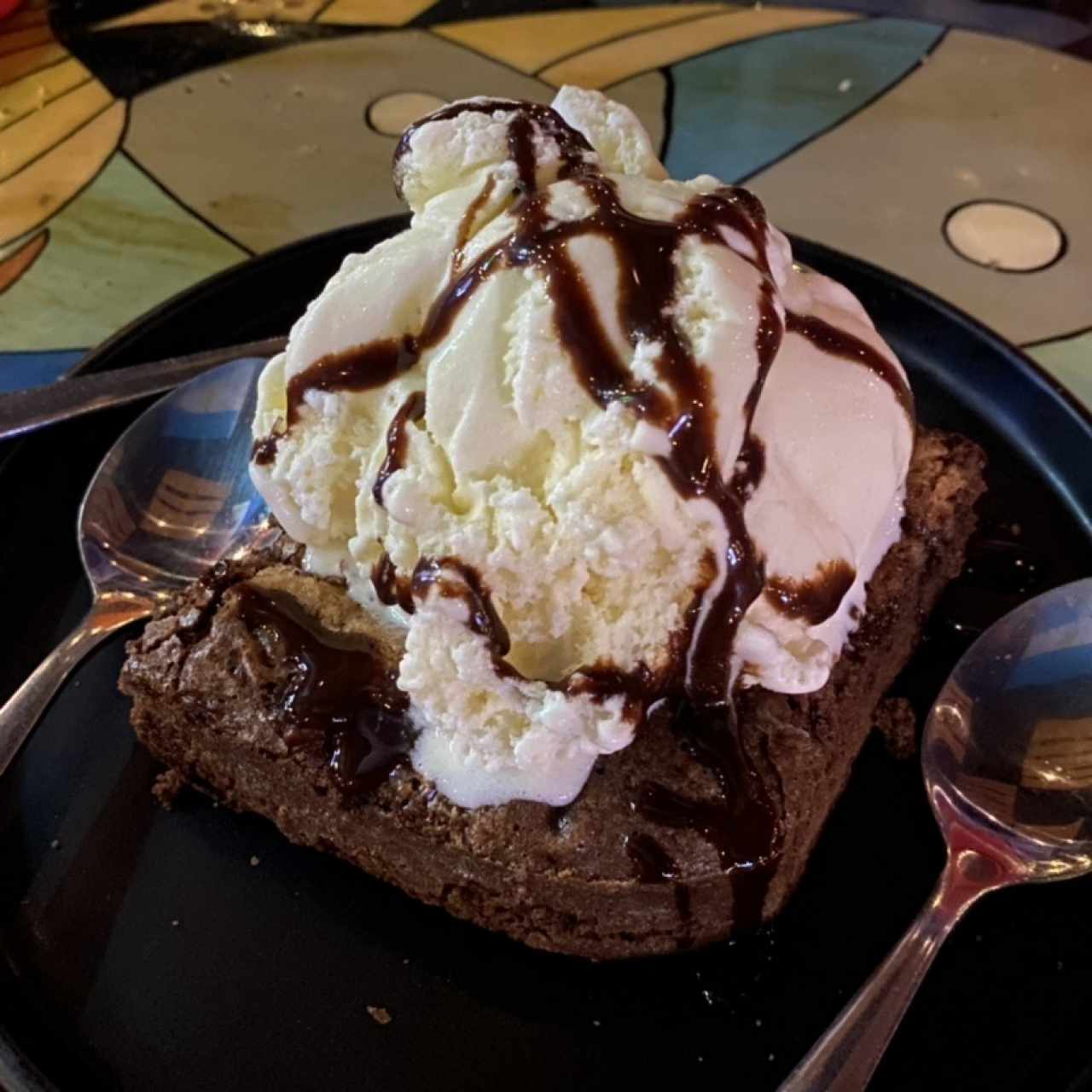 Brownie con helado