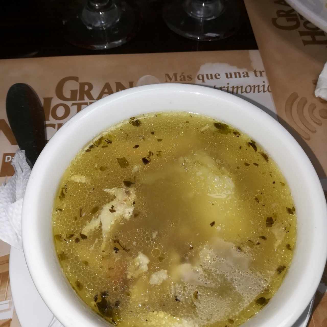 Sopa de pollo de entrada