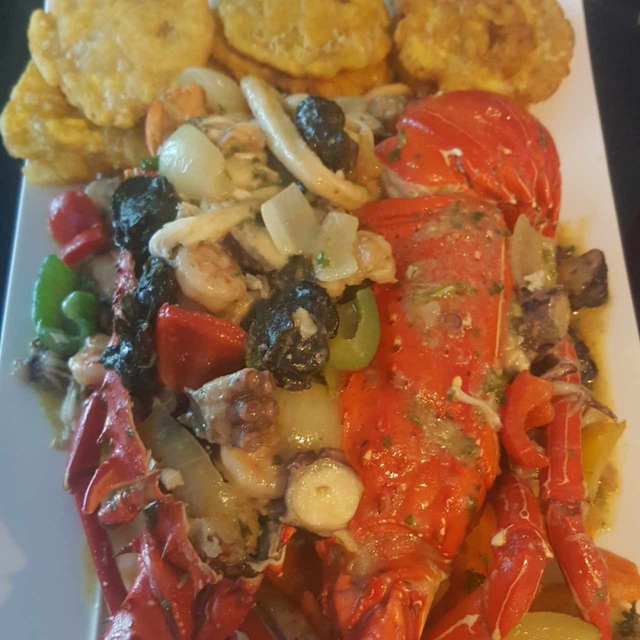 Langosta rellena de mariscos