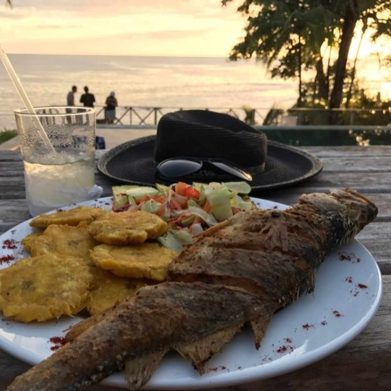 pescado con patacones