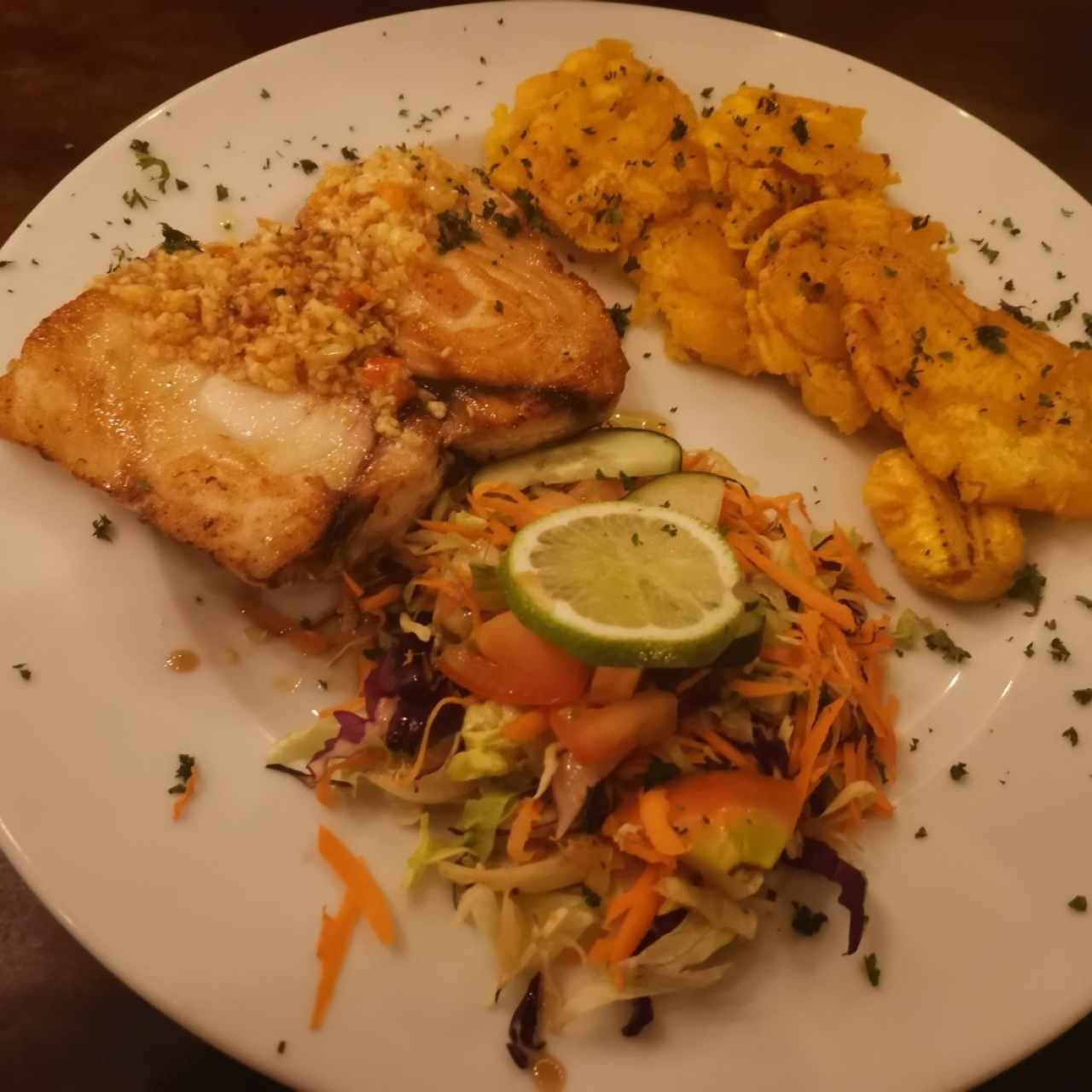 Filete de corvina al ajillo