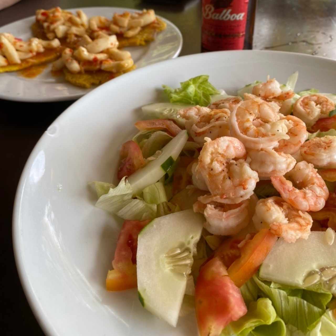 Ensalada César con camarones