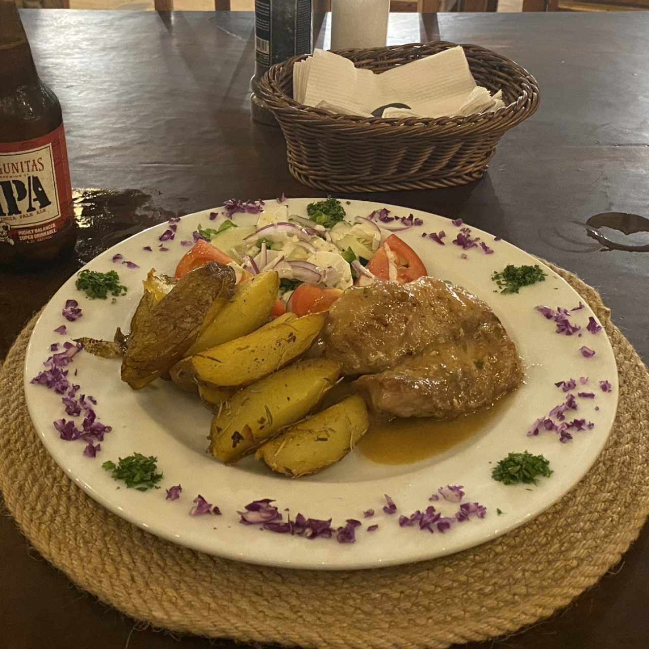 Filete de pescado con papas rústicas