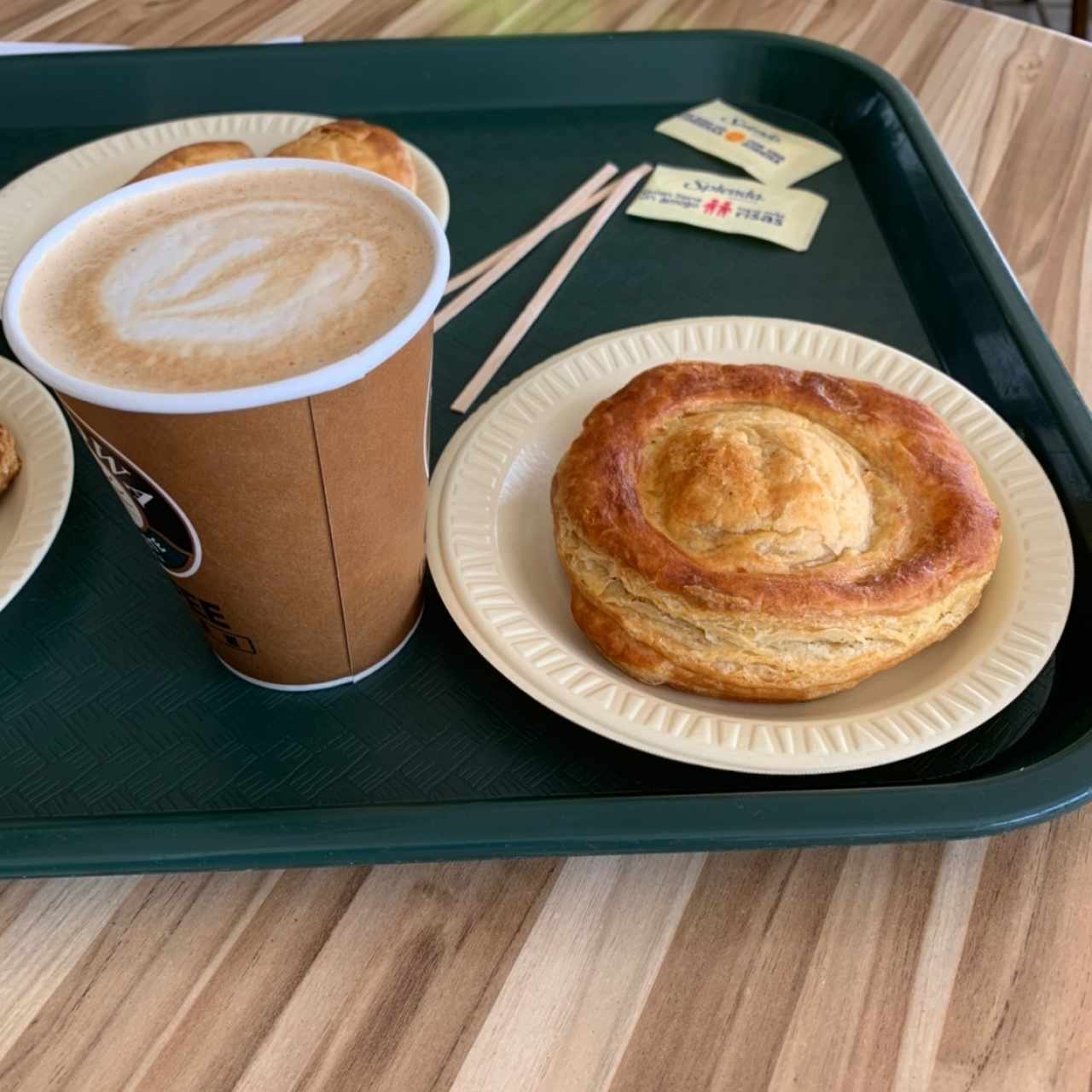 capuccino con pastelito de queso