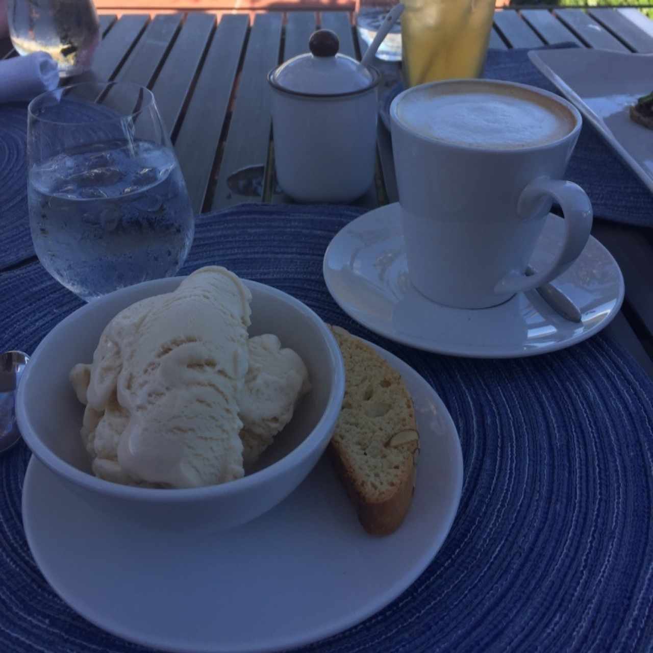 Gelato del día y Latte 