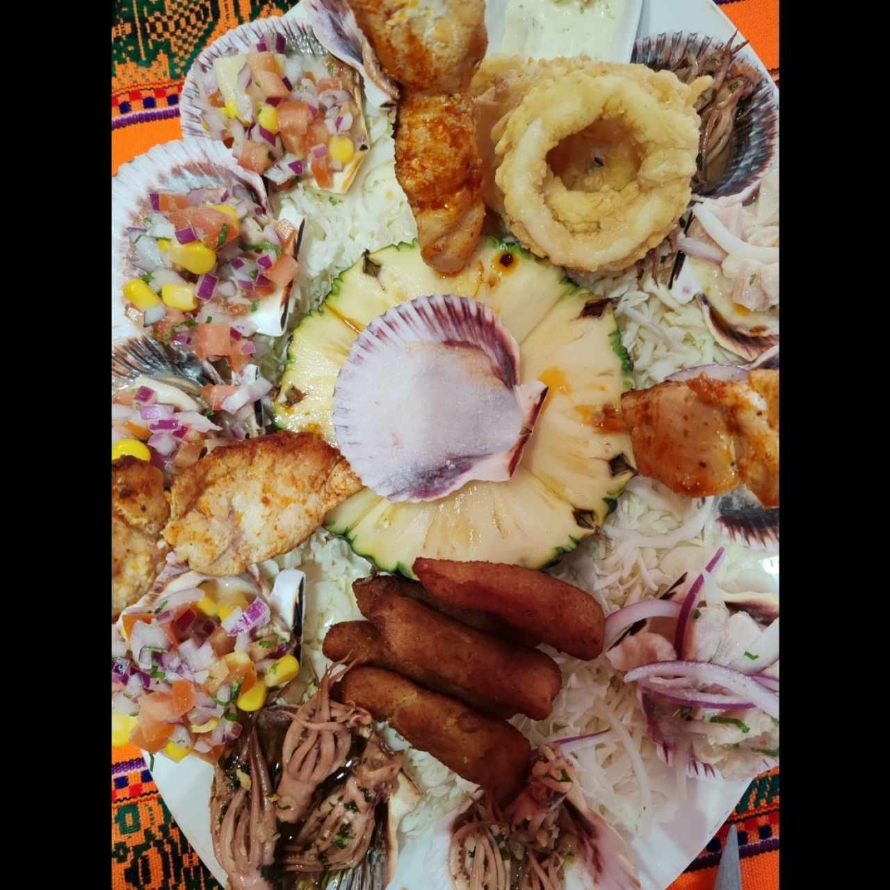 Piqueo Especial (mariscos y pollo) 