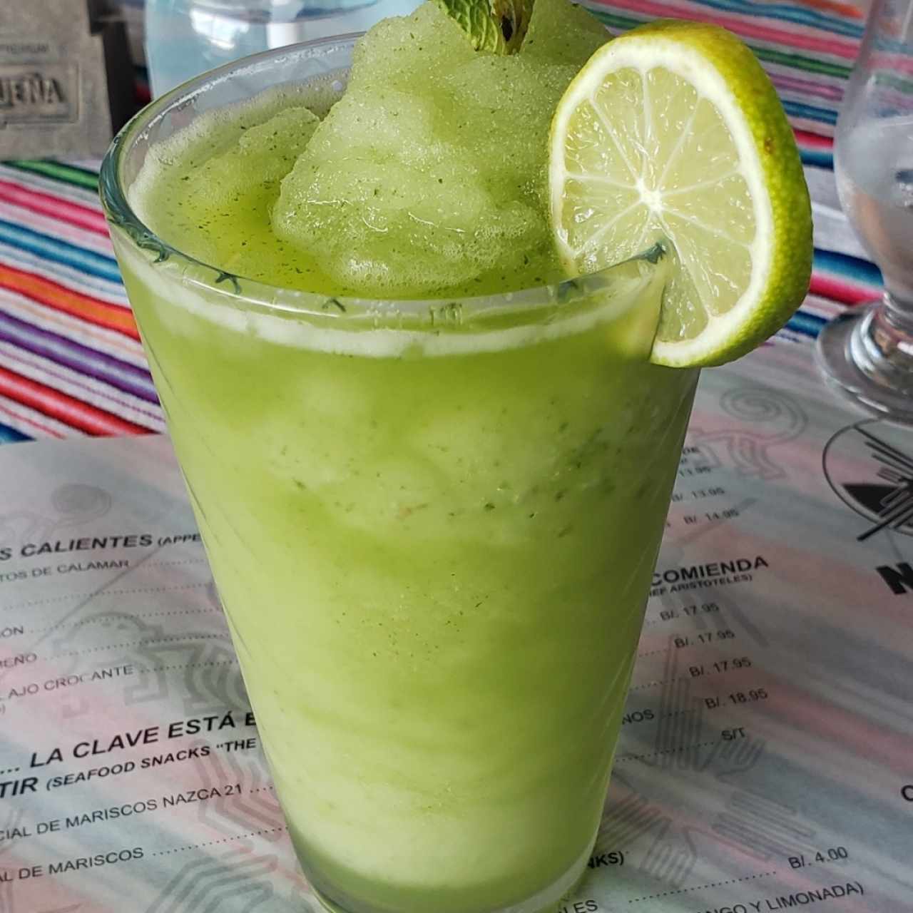 limonada con hierba buena