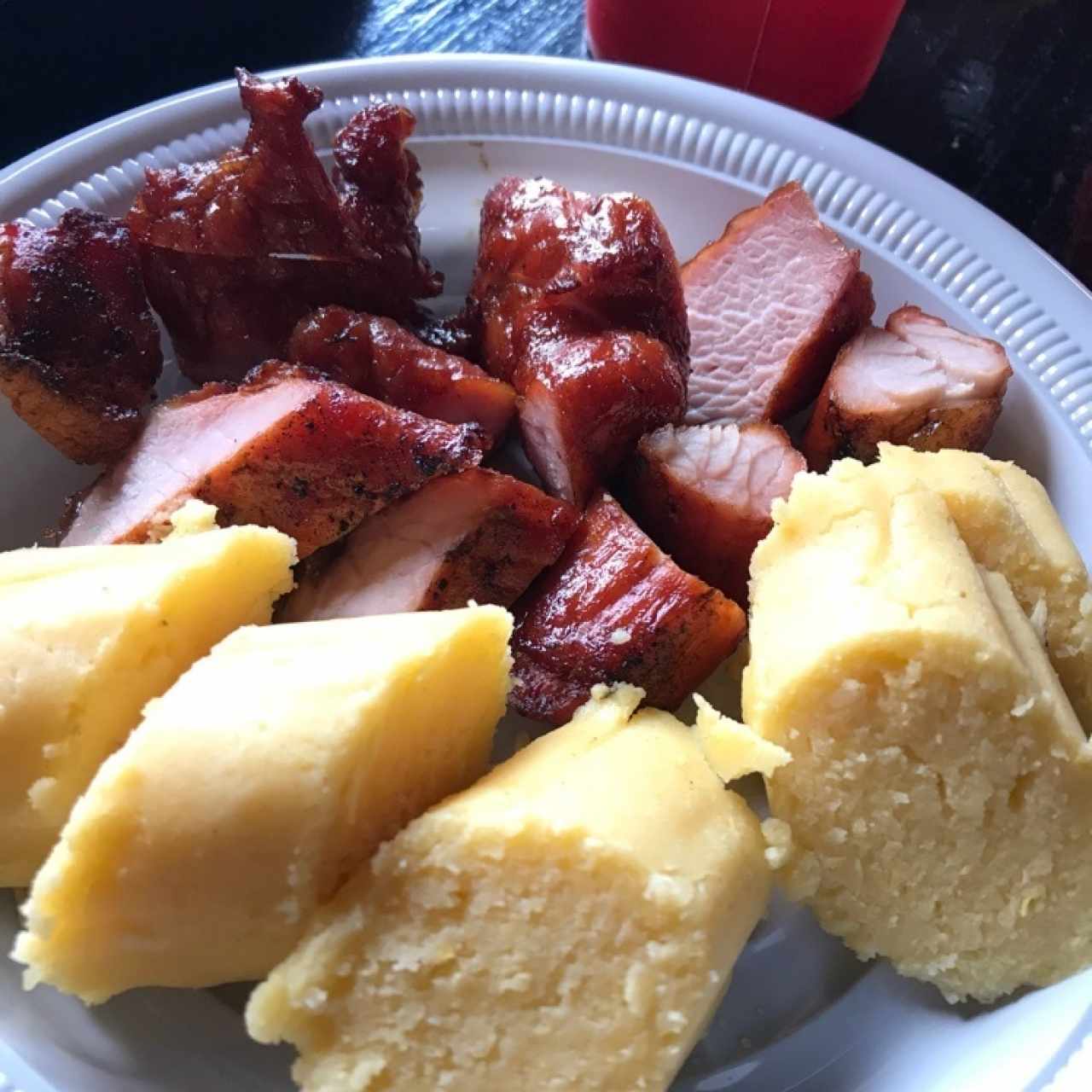 Bollo de mantequilla con puerco ahumado