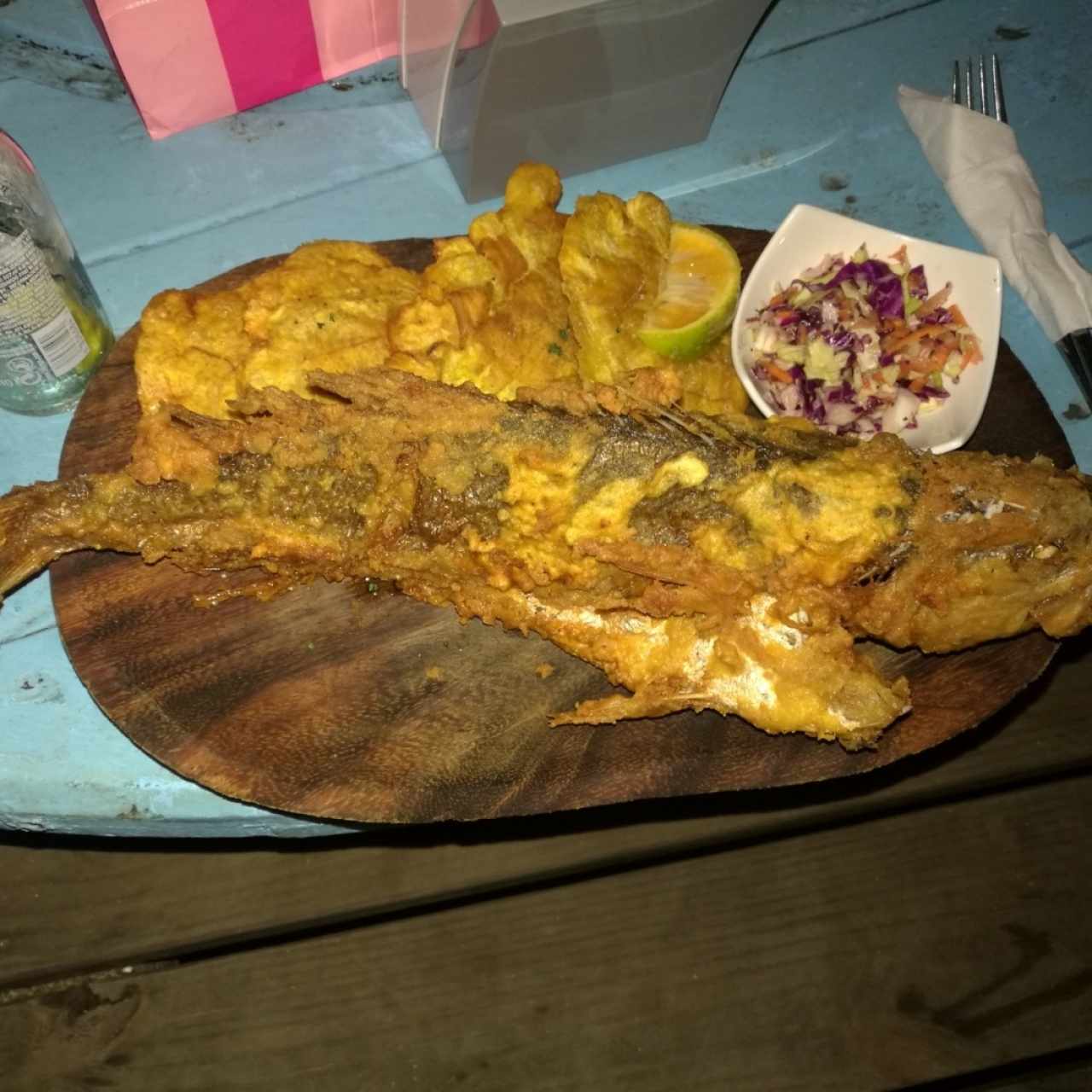 pescado entero con patacones