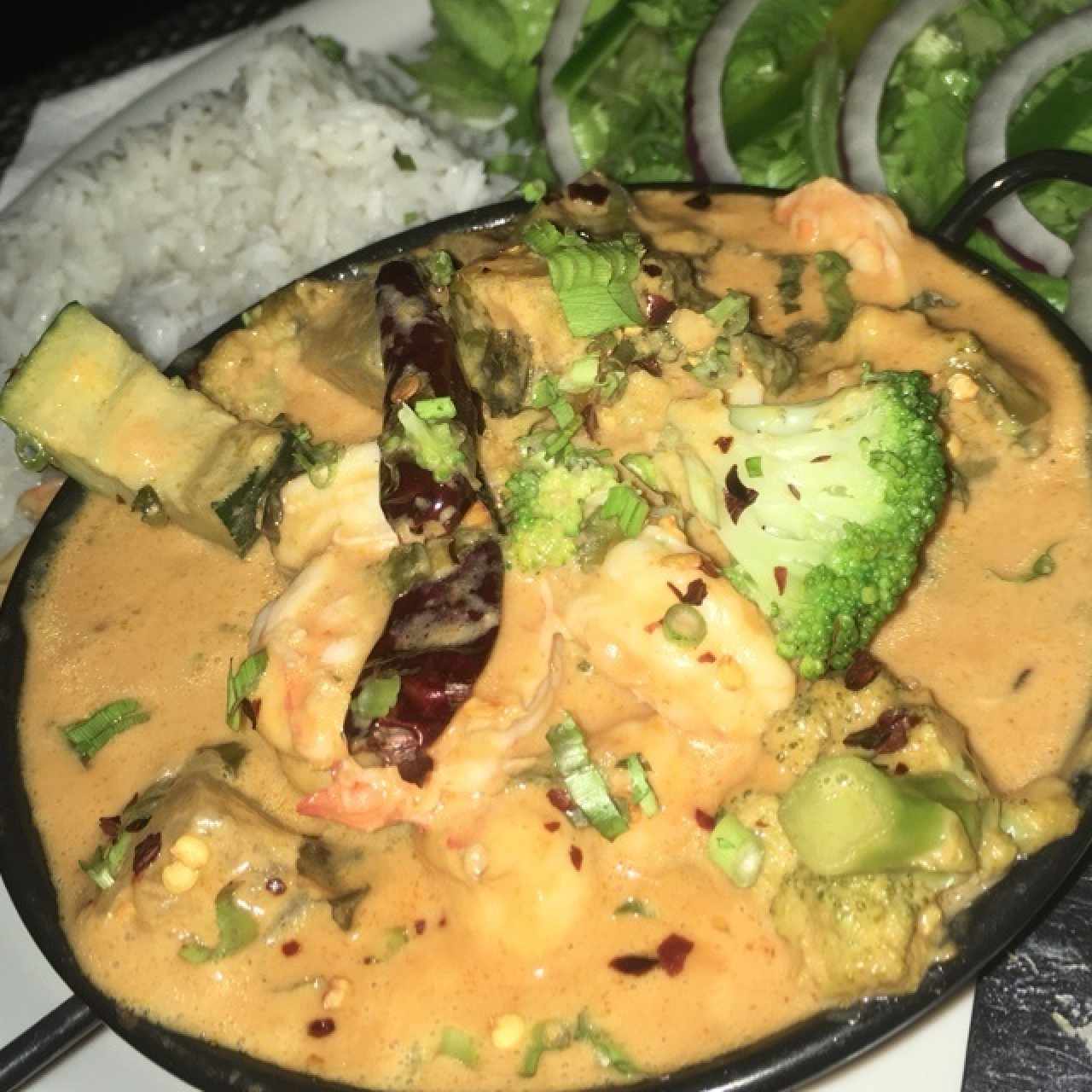 Red curry de camarones