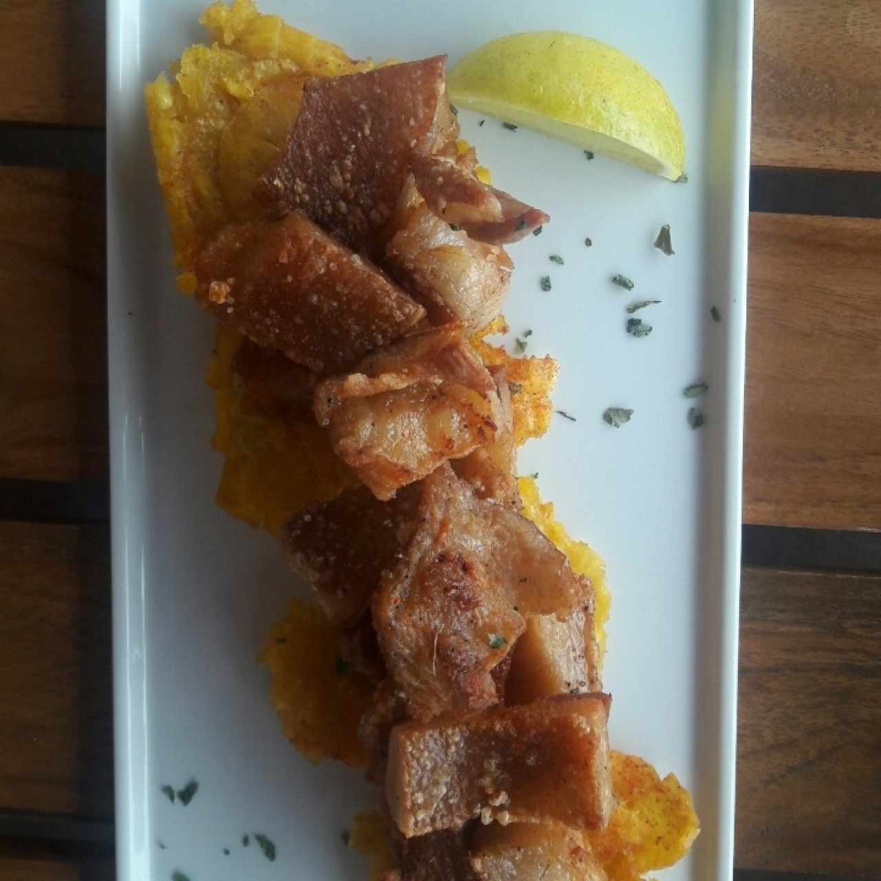 chicharrones con patacones