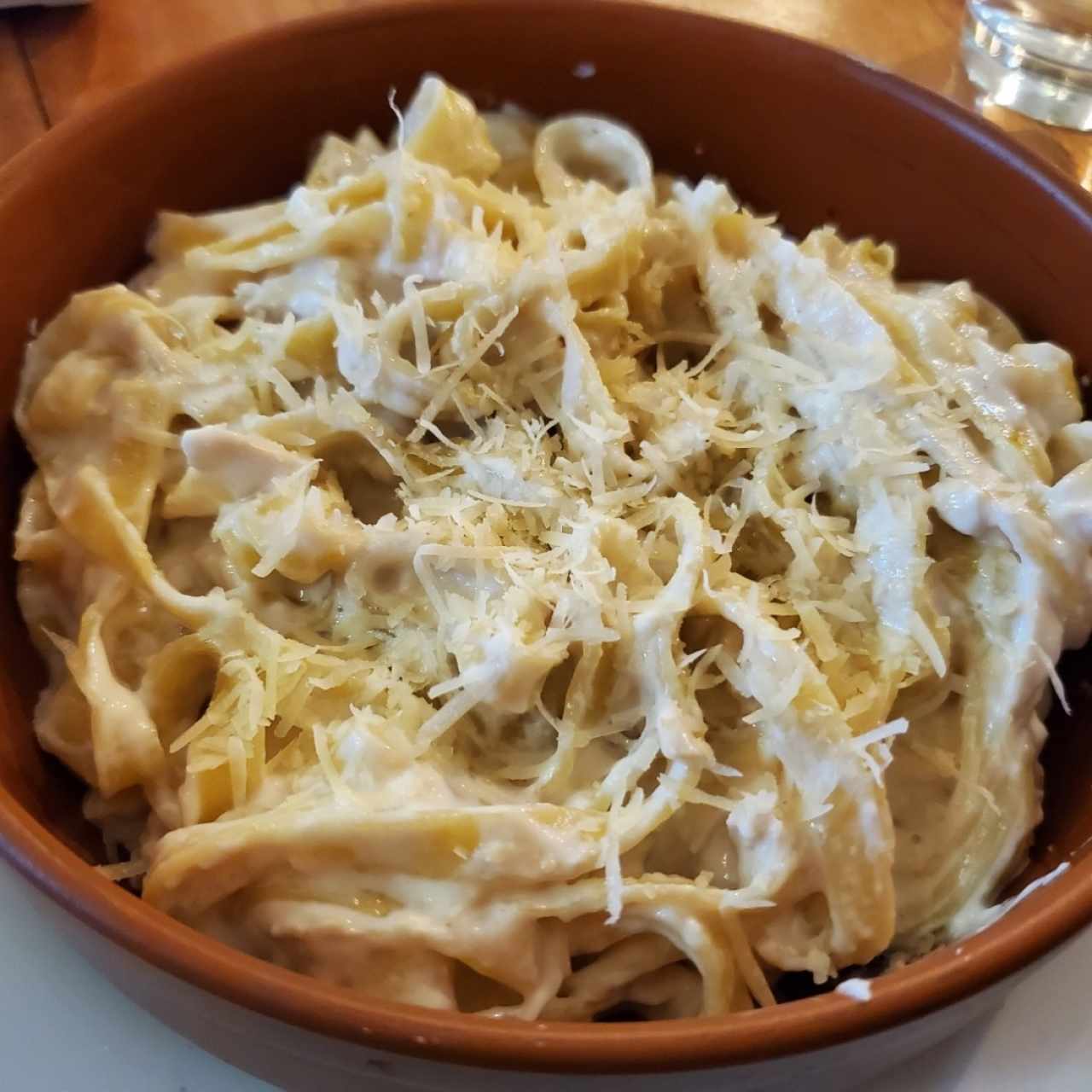 Fettuccine Alfredo con Pollo 