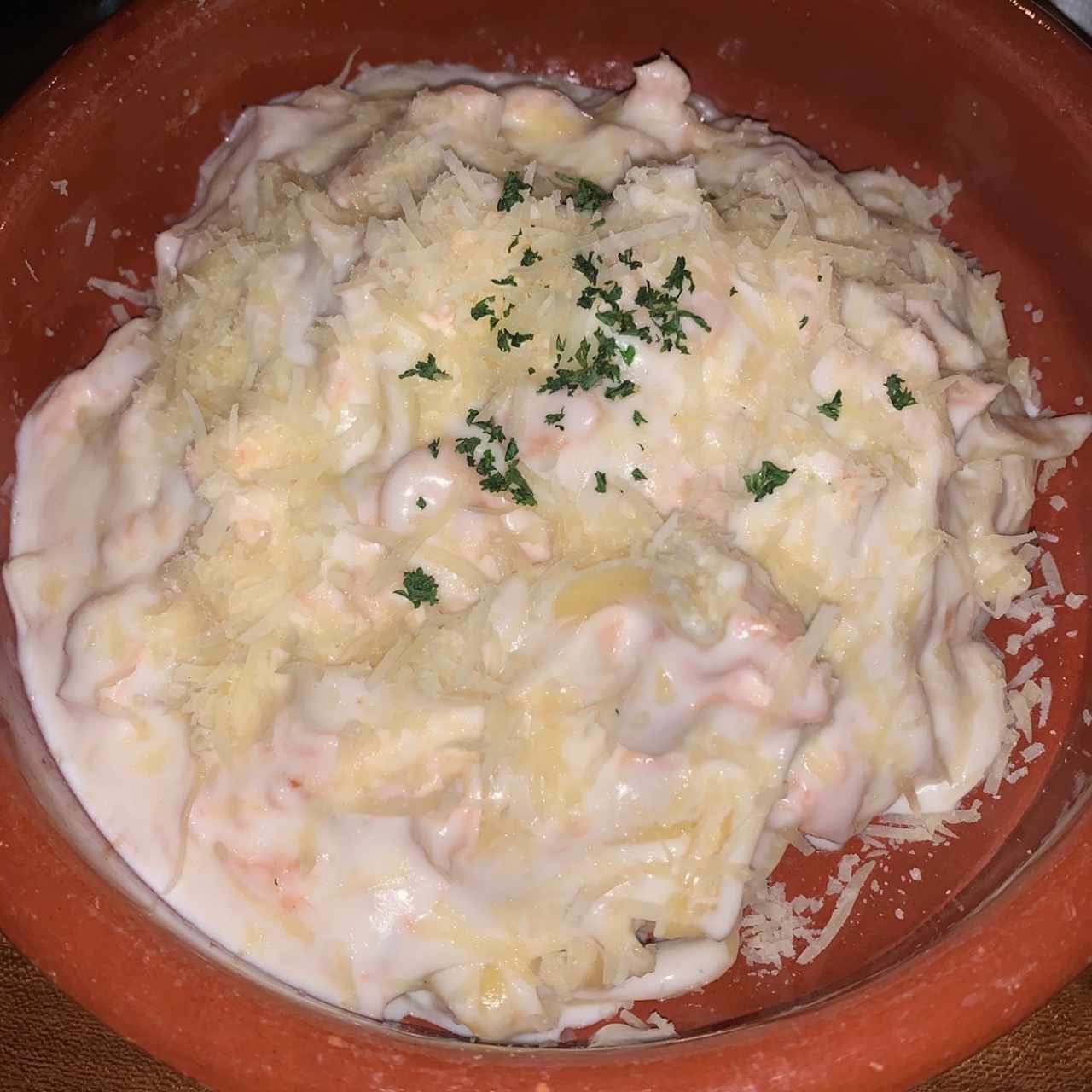 Fetuccini alfredo con salmón ahumado