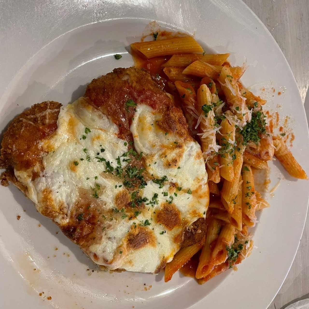 Milanesa de Pollo con Penne en salsa Napoli