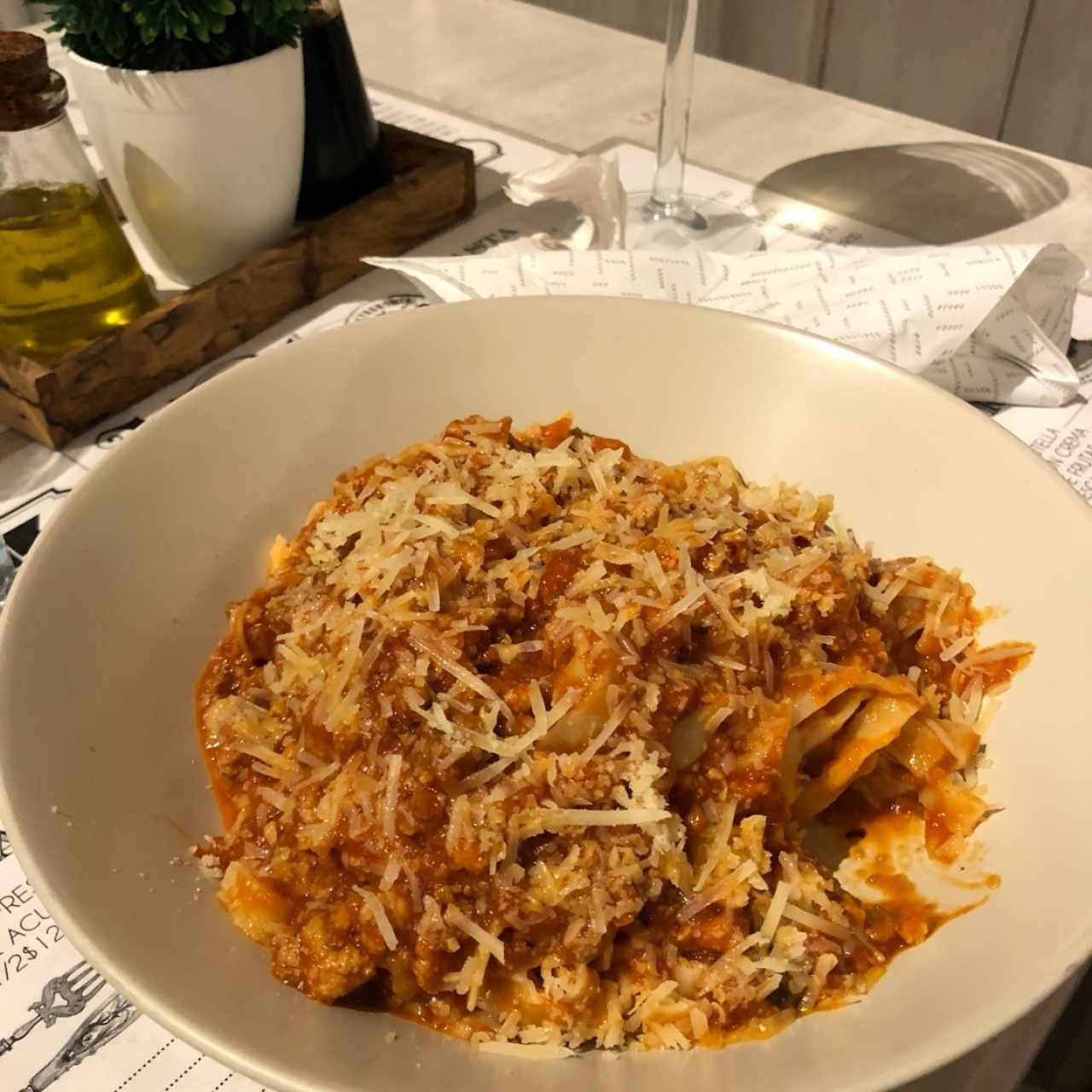 fetuccine bolognese con un toque arrabiata