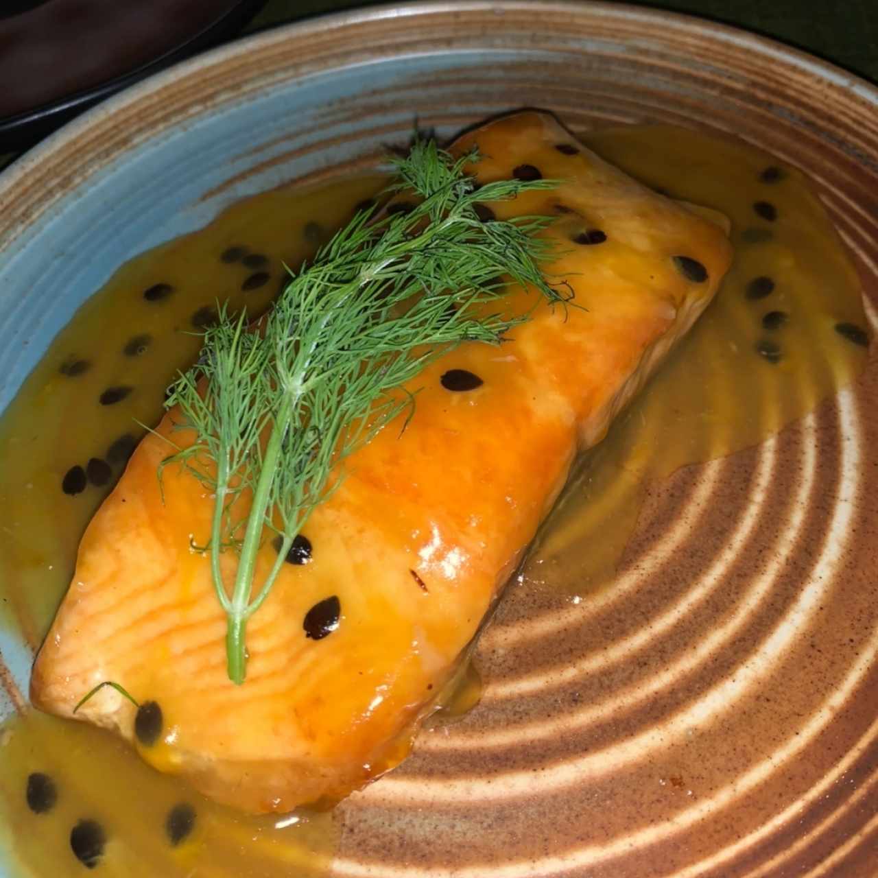 Salmon en Salsa de Maracuyá